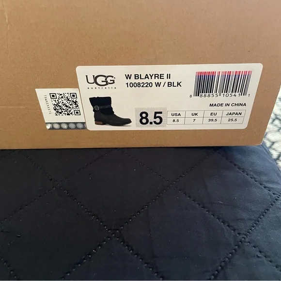 UGG Womens Short Boot Size 8.5 Blayre II Black Fur Wood Heel Buckle - Picture 3 of 14